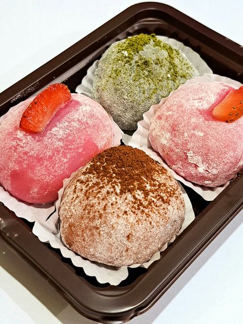 #food #mochi Mochi Aesthetic Food, Food Mochi, Mochi Food, Mochi Aesthetic, Dessert Aesthetic, Korean Snacks, Yummy Comfort Food, Cute Desserts, Food Obsession