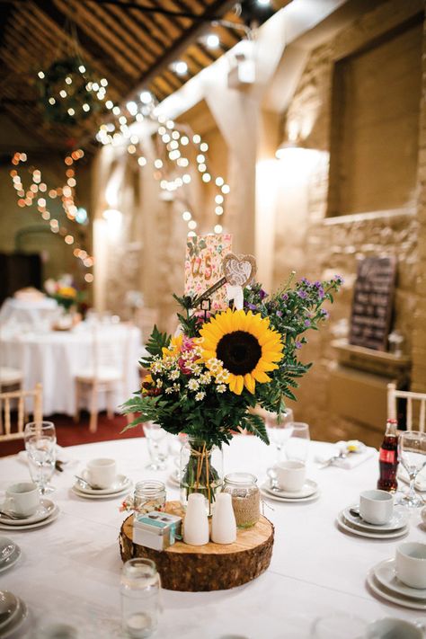 Sunflower Wedding Centerpieces, Sunflower Wedding Decorations, Rustic Sunflower Wedding, Sunflower Party, Sunflower Themed Wedding, Yellow Wedding, Sunflower Wedding, Estate Wedding, Wedding Arch