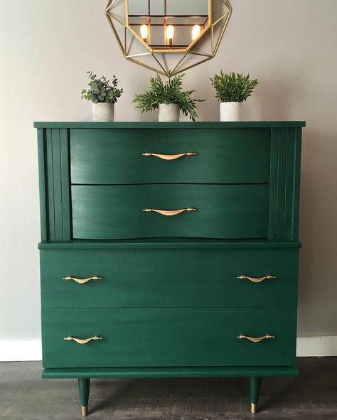 Modern Dresser Makeover, Green Painted Furniture, Mid Century Modern Artwork, Green Dresser, Blue Dresser, Diy Dresser Makeover, Upcycled Furniture Diy, Dressers Makeover, Mid Century Modern Dresser