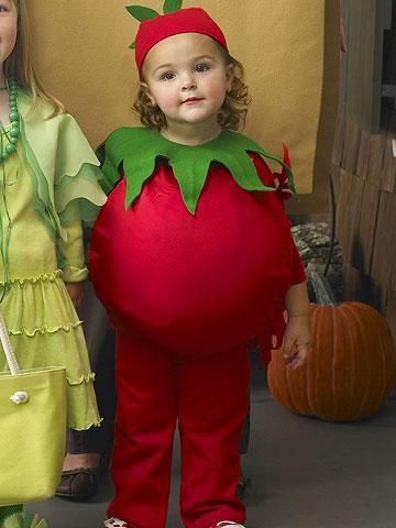 DIY tomato costume Tomato Costume, Nutrition Month Costume, Geek Outfit, Paris Halloween, Costumes For Best Friends, Vegetable Costumes, Easy College Halloween Costumes, Apple Costume, Fruit Costumes