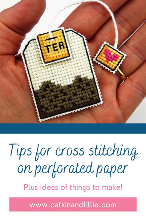 Crosstich Patterns Free Small, Small Cross Stitch Bookmark, Cross Stitch Paper, Perforated Paper Cross Stitch Patterns, Cross Stitch Gift Ideas Projects, Cross Stitch On Paper, Cross Stitch Keychain Diy, Cross Stitch Love Patterns, Cross Stitch Patch Patterns