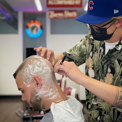 barbergreg Finally! I got to witness one of the masters of the flattop game in his element! @nice_guy_ian, you absolutely... Horseshoe Haircut, Butch Hair, Horseshoe Flattop, Flattop Haircut, High And Tight Haircut, High Fade Haircut, Mohawk Hairstyles Men, Military Haircut, Flat Top Haircut