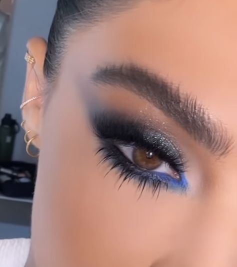 Navy Blue Make Up Looks, Makeup For Dark Blue Dress, Navy Dress Makeup Ideas, Glam Makeup Blue, Navy Blue Makeup Looks, Royal Blue Makeup Looks, Sliver Makeup, Blue Prom Makeup, Navy Eye Makeup