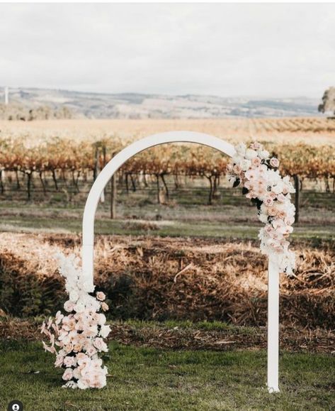 Wooden Decoration Ideas, Simple Wedding Arch, Wooden Wedding Arches, Wedding Arch Ideas, White Wedding Arch, White Arch, Wedding Arbors, Neutral Wedding Flowers, Arch Ideas