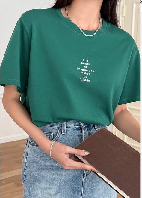 oversize women's t-shirt with "the power of imagination makes us infinite" print Green Tshirt Outfit Woman, Navy Tshirt Outfit, Green T Shirt Outfit, Blue Tee Outfit, Green Tshirt Outfit, Blue Tshirt Outfit, Outfits Con Camisa, Look Legging, Dark Blue Shirt