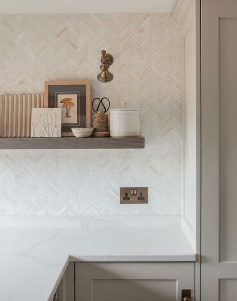 Kitchen Herringbone Backsplash, Herringbone Splashback, Herringbone Kitchen Backsplash, Ribbed Tile, Herringbone Tile Backsplash, Herringbone Kitchen, Stone Backsplash Kitchen, Kitchen 2024, Mandarin Stone