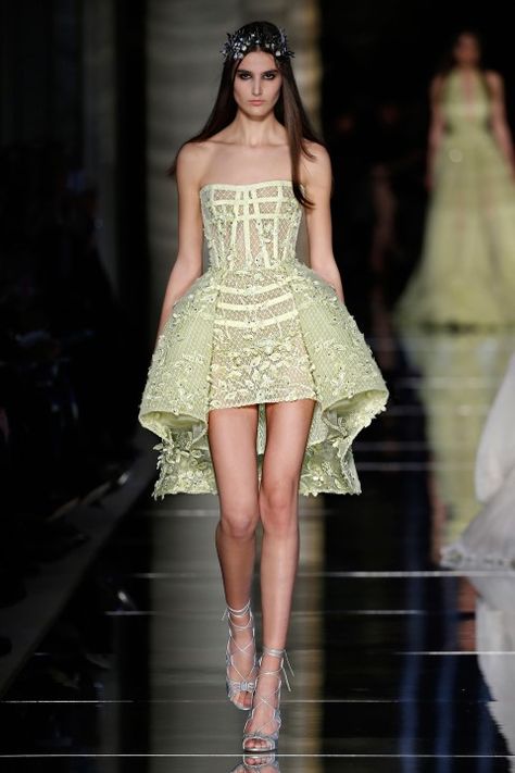 @Maysociety Zuhair Murad Spring Summer 2016 Haute Couture Emerald Green Cocktail Dress, Green Cocktail Dress, Green Cocktail, Party Cocktail Dress, Couture Mode, Zuhair Murad, Haute Couture Fashion, Moda Vintage, Mellow Yellow