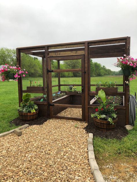 Enclosed raised garden Raised Bed Enclosed Garden, Raised Garden Enclosure, Enclosed Garden With Raised Beds, Outdoor Enclosed Garden, Covered Raised Beds Veggie Gardens, Raised Garden Beds Greenhouse, Enclosed Veggie Garden Ideas, Diy Garden Enclosure Ideas, Closed In Garden