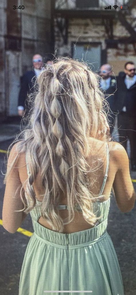 Bubble Braid Hairstyle for Bridesmaid or Going Out Hairstyle For Bridesmaid, Bubble Braid Hairstyle, Super Cute Hairstyles, Bubble Braid, Morning Hair, Rave Hair, Wedding Braids, Braided Prom Hair, Neon Hair