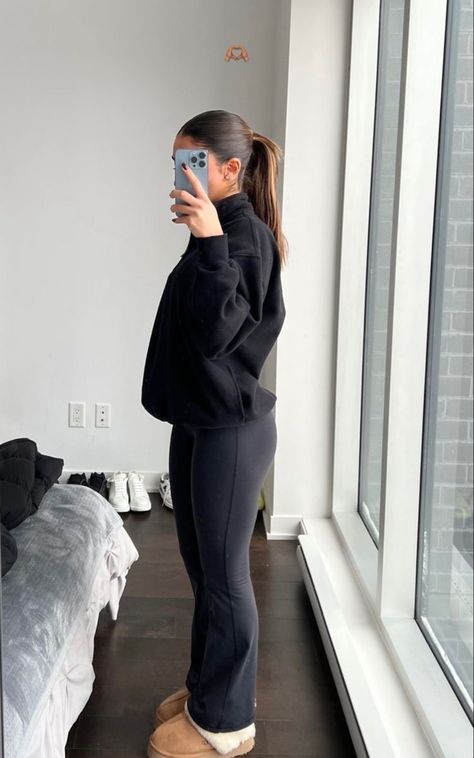 Emily Kiser Outfits, Forest Green Hat Outfit, 80 Degree Weather Outfits School, Workout Fits Leggings, Comfy Fall College Outfits, Sweatshirt And Tights Outfit, Fall Outfits 2023 College, Dress With Huaraches Outfit, Quick Winter Outfits