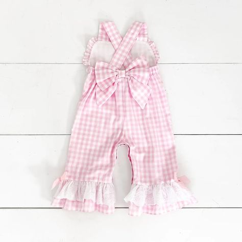 🎂 Choose between a Bubble or Longall for your little one’s special day! Our smocked First Birthday outfit is available in both styles. Bowtiful First Birthday, First Birthday Bow Theme, Coquette First Birthday, Bow First Birthday Party, Bow Themed Birthday Party, Spring First Birthday, Twin Cake Smash, One Year Old Birthday Party, Pink First Birthday