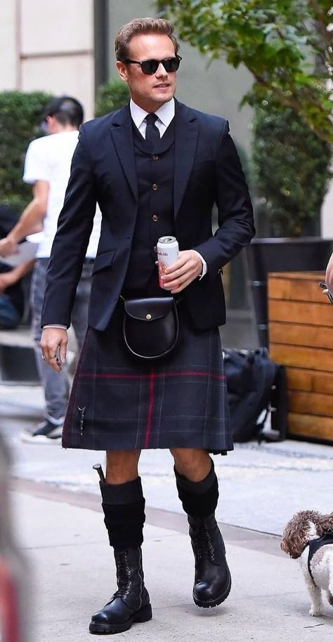 Sam Heughan Actor, Scottish Men, Je Suis Prest, Sam Hueghan, Sam Heugan, Scottish Man, Kilt Outfits, Jamie Fraser Sam Heughan, Jamie Fraser Outlander