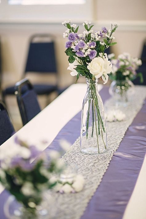 Cheap Wedding Table Centerpieces, Lavender Wedding Theme, Deco Champetre, Easy Wedding, Lilac Wedding, Wedding Floral Centerpieces, Wedding Centerpieces Diy, Lavender Wedding, Reception Wedding