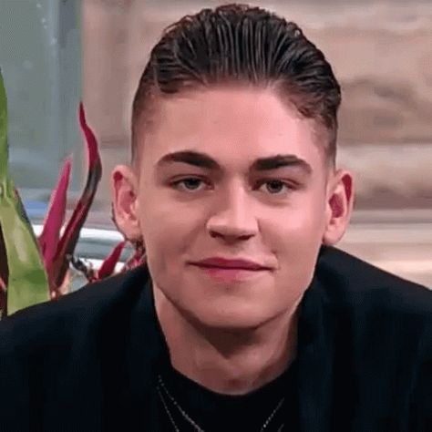 Hero Fiennes Tiffin Gif, Hero Fiennes Tiffin After, Hero Fiennes Tiffin Hardin, Twilight Saga New Moon, Hot Hero, Hardin Scott, Hero Movie, After Movie, Hero 3