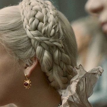 Targaryen Hair, Daena Targaryen, Violet Sorrengail, Olivia Cooke, Targaryen Aesthetic, Rhaenyra Targaryen, Fourth Wing, Peinados Recogidos, House Targaryen