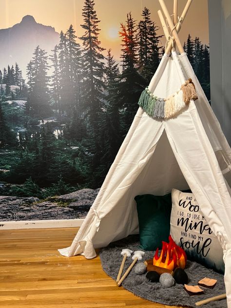 Nursery Ideas Camping Theme, Kids Camping Bedroom, Wilderness Playroom, Camping Room For Boys, Camping Bedroom Ideas, Woodland Toddler Room Boys, Adventurer Bedroom, Boys Explorer Bedroom, Boys Adventure Bedroom Ideas