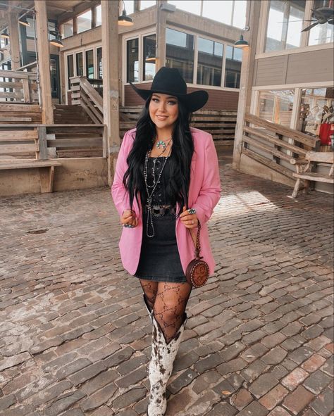 Cowgirl Outfits Amazon, Cold Rodeo Outfits For Women, Nfr Outfits Plus Size, Nfr Outfits For Vegas Cowgirl Fashion 2023, Plus Size Nfr Outfits, Outfit With Pink Boots, Ft Worth Stockyards Outfit, Amazon Western Outfits, Cojo Concert Outfit