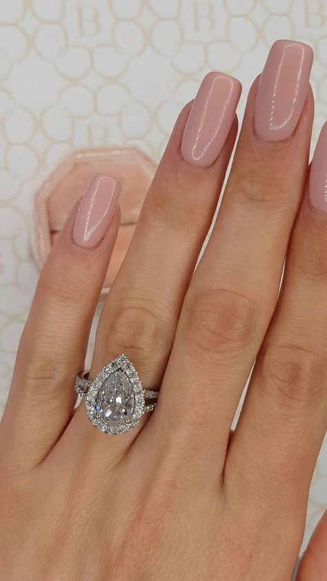 Luxury Engagement Rings Pear Shapes, Big Engagement Rings Expensive Diamonds, Big Engagement Rings Expensive, Pear Shaped Diamond Engagement Rings, Pear Diamond Ring, Big Engagement Rings, Cute Engagement Rings, Future Engagement Rings, Engagement Ring Diamond Cut