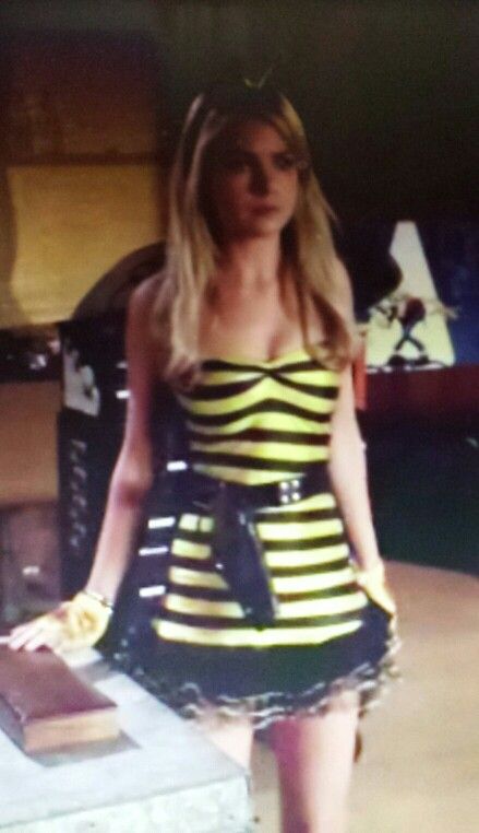 Killer bee costume Bee Costume Aesthetic, Ladybug And Bumblebee Costume, Killer Bee Costume, Ladybug And Bee Costume, Bee And Flower Costume, Bee Halloween Costumes Women, Bumblebee Halloween Costumes, Bumble Bee Halloween Costumes, Bee Costume Ideas