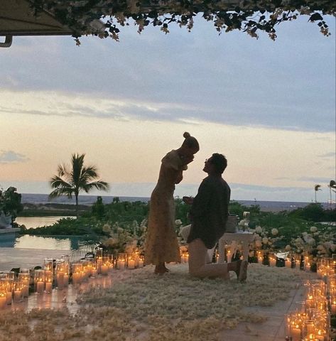 Simple Proposal Ideas, Proposal Ideas Simple, Proposal Ideas Beach, Wedding Proposal Ideas Engagement, Simple Proposal, Surprise Proposal Pictures, Outdoor Proposal, Cute Proposal Ideas, Man Proposing