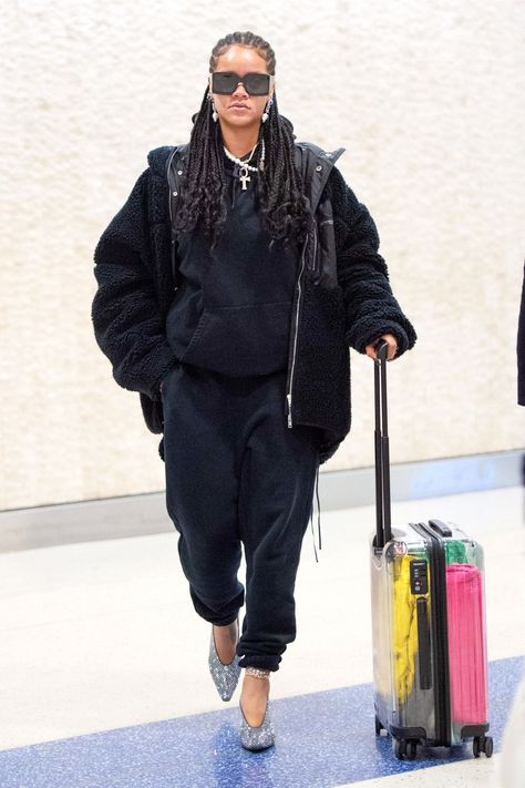 Rihanna Wears Sparkly $1,600 Heels to the Airport, Lets TSA Know She's That Bitch Rihanna Airport Style, Rihanna Airport, Casual Heels Outfit, Rihanna Street Style, Looks Rihanna, Rihanna Outfits, Rihanna Looks, Sweatpants Outfit, Rihanna Style