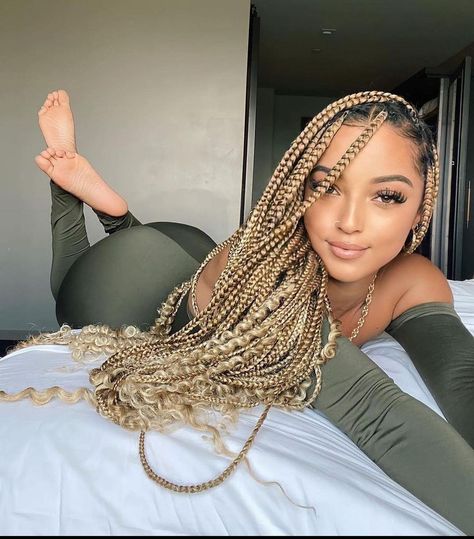 Colored Box Braids, Medium Box Braids, Blonde Box Braids, Mixed Curly Hair, Colored Braids, Hair Bun Tutorial, Blonde Braids, Hairstyle Inspo, Braids Hairstyles Pictures