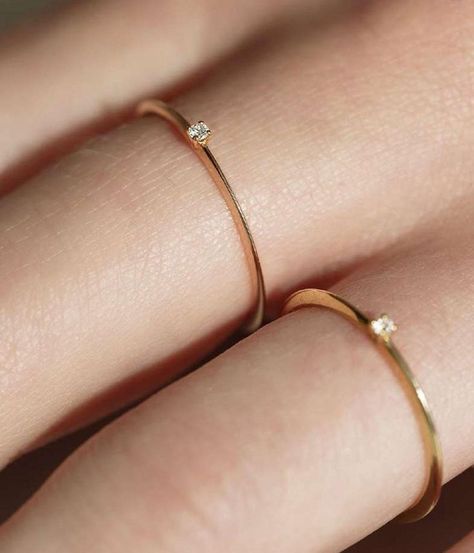 Golden Rings Design For Women, Pretty Rings Simple, Women Engagement Rings, Simple Gold Ring, Minimalist Diamond Rings, Gold Finger Rings, Metal Wedding, Alternative Wedding Rings, Engagement Rings Princess