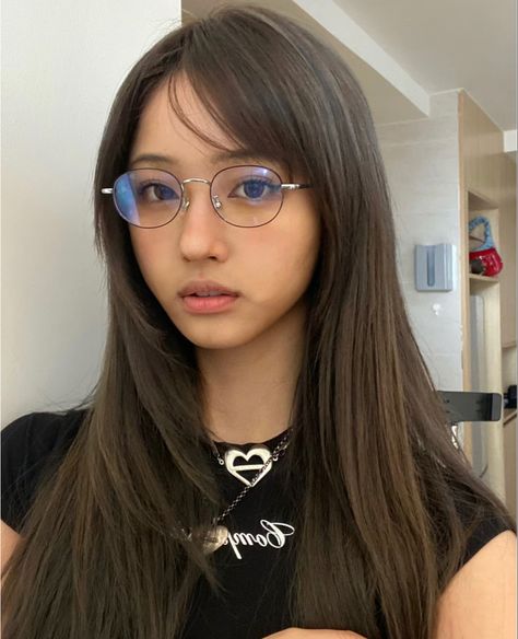 Bangs And Glasses, Cute Glasses, Hair Stylies, Side Bangs, Cut My Hair, Dream Hair, Pretty Makeup, Aesthetic Hair, Hair Videos