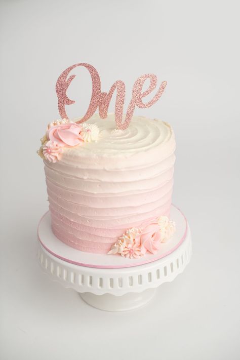 6 Month Birthday Theme, Isn’t She Onederful Cake, Isn’t She Onederful Birthday Cake, Sweet One Birthday Cake, Cake Ideas For 1st Birthday, Ideas For 1st Birthday, Creative Cake Designs, Smash Cake Ideas, Month Cake