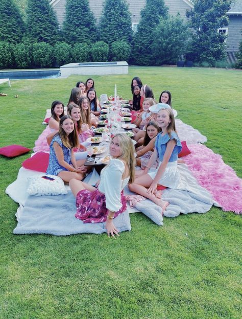 millie-pulliam on VSCO!! Preppy Birthday Picnic, Preppy Picnic Birthday Party, Sweet 16 Birthday Quotes, 16 Birthday Quotes, Preppy Picnic, Backyard Movie Night Party, 12th Birthday Party Ideas, Preppy Birthday, Outdoor Brunch