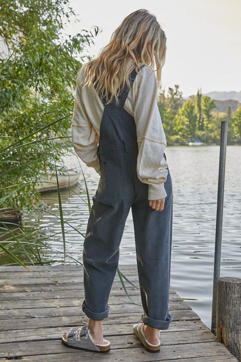 Cotton Dungarees Outfit, Good Vibe Outfits, Overalls With Birkenstocks, Overalls Farm Outfit, Natural Fashion Aesthetic, Overalls Outfit Sweatshirt, Funky Overalls Outfit, Dressy Professional Outfits, Cute Outfits For 23 Year Old