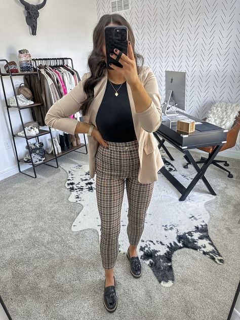 Networking Event Outfit, Event Outfit Ideas, Spring Office Outfits, Spring Business Casual Outfits, Office Outfits Women Casual, Work Attire Women, Office Attire Women, Casual Work Attire, Spring Business Casual