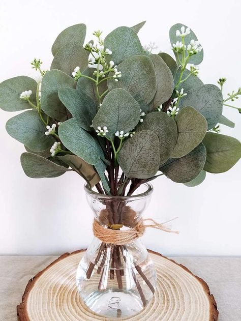 Diy Floral Arrangements Wedding, Eucalyptus Centerpiece, Floral Bouquets Wedding, Branches Diy, Feuille Eucalyptus, Greenery Decor, Table Centerpiece Decorations, Artificial Eucalyptus, Bridal Bouquet Flowers