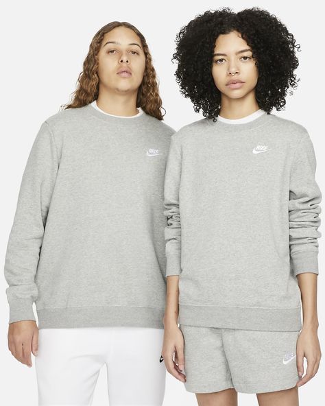 Nike Sportswear Club Fleece Women's Crew-Neck Sweatshirt. Nike.com Louis Vuitton Taschen, Nike Sportswear Club Fleece, Sneaker Trend, Blusas T Shirts, Tops Nike, Nike Crewneck, Kids Trend, Nike Sweatshirts, Mens Trends