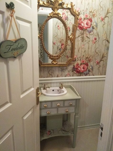 Vintage Bath Aesthetic, Fairytale Bathroom, Madame Claude, Bath Aesthetic, Styl Shabby Chic, Cosy House, Cottage Aesthetic, Dream Mansion, Vintage Bath