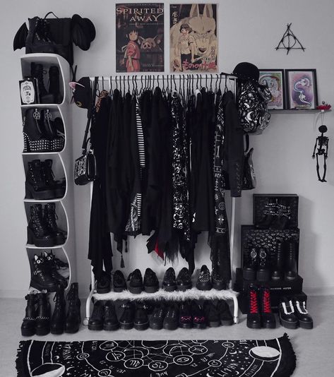 Goth Closet, Happy Goth, Emo Room, Goth House, Goth Room, Grunge Bedroom, Gothic Decor Bedroom, Goth Bedroom, Gothic Room