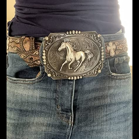 Mexican Belt Buckle, Belt Buckles Cowgirl, Western Belts Outfit, Big Belt Buckle, Country Belt Buckles, Quince Dances, Cowgirl Belt Buckles, Urban Western, Punchy Outfits