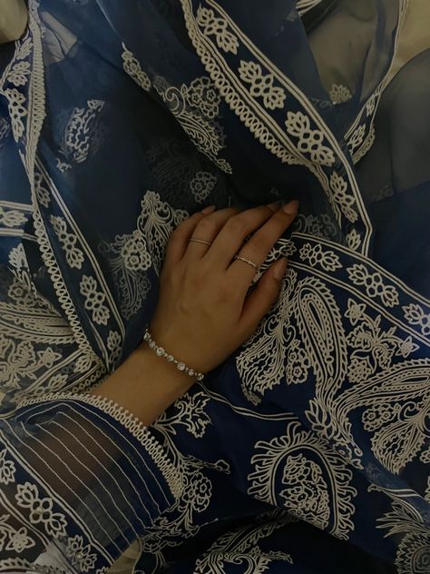 Blue and White Dubatta as a Background Blue Indian Aesthetic, White Kameez, Eid Aesthetic, Eid Pics, Desi Dress, Indian Blue, India Clothes, Eid Outfit, Aesthetic Light