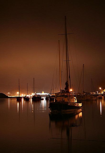 brown.quenalbertini: Bobbing Boats by Anthony Thomas Brown Eyes Aesthetic, Brown Image, Brown Eyed Girls, Brown Walls, Brown Wallpaper, Images Esthétiques, Aesthetic Colors, Brown Aesthetic, Brown Eyes