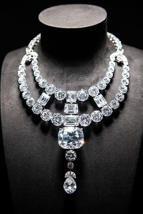 The Jeanne Toussaint necklace featured in the film Jeanne Toussaint, Royalty Dr, Most Expensive Jewelry, Modern Royalty, 100 Bill, Expensive Diamond, Billion Dollars, Black Family, 1 Billion