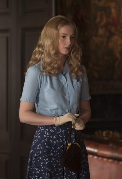 Corrine Foxworth, Hannah Dodd, Flowers In The Attic, 1940s Outfits, Fashion Background, Have Courage And Be Kind, The Attic, Amanda Seyfried, Historical Fashion