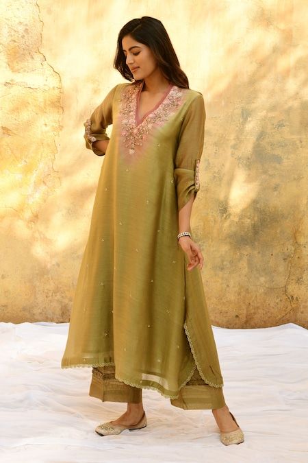 Buy Green Pure And Handwoven Banarasi Silk With Ombre Bodice Kurta & Palazzo Set For Women by Label Niti Bothra Online at Aza Fashions. Niti Bothra, Mystic Knot, Kurta And Pants, Kurta And Palazzo, Ombre Fashion, Palazzo Set, Sharara Set, Organza Dupatta, Kurta With Pants