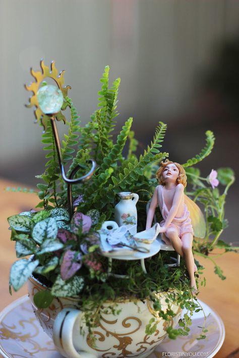 Indoor Fairy Garden Ideas, Jasmine Fairy, Fairy Teacup Garden, Teacup Ideas, Fairy Teacup, Lights Drawing, Making Flower Arrangements, Indoor Fairy Garden, Whimsical Fairy Garden