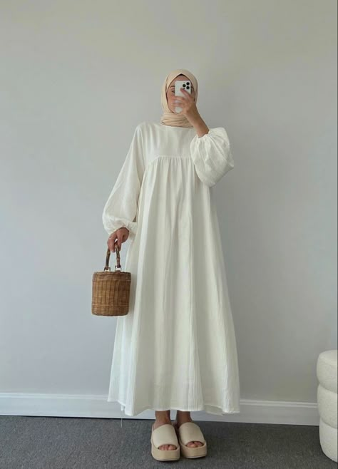 Normal Abaya Design, Simple Modest Dresses Casual, Dress White Hijab, Modest Outfits Muslim, Outfits Muslim, Moslem Fashion, Mode Hijabi, Mode Chanel, Fashion Top Outfits