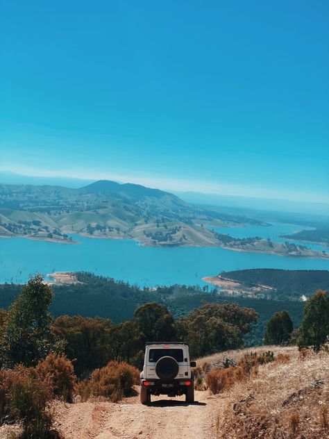 A white Suzuki Jimny ventures through the mountain tops above a beautiful blue lake view. Jimny Aesthetic, Suzuki Jimny Aesthetic, Maruti Suzuki Jimny, New Suzuki Jimny, Jimny Suzuki, Car Things, Suzuki Jimny, Future Car, 2024 Vision