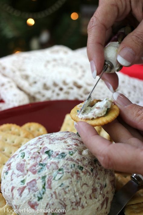 Cheese Ball Recipe | This classic cheese ball is a favorite with everyone! Perfect for the holidays or any occasion! #cheeseball #holidayappetizer #christmasappetizer #cheeseballrecipe Cheese Ball Recipe, Christmas Cheese, Easy Cheese, Cheese Ball Recipes, Balls Recipe, Cheese Ball, Appetizer Snacks, Finger Foods, Crackers