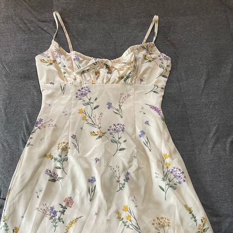 Adorable “I’ve Got You Now” Dress W Purple And Yellow Flowers All Across. Has A Cute Milkmaid/Ruched Bust That Adjusts. Has A Invisible Zipper And Hook Eye Closure On The Back. Also Has Lining Underneath; Not See Through. Size 4 (25” Waist). Perfect For Spring And Is So So Flattering :) Pink Dress Fairycore, Shoes For Sundresses, Graduation Dress Aesthetic, Spring Graduation Dress, Grad Dinner, Fem Outfits, Pretty Mini Dresses, Purple And Yellow Flowers, Purple Hibiscus