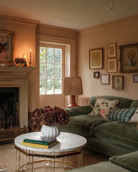 Inigo on Instagram: "As a highly respected PR consultant in the interiors world and founder of @countryhouselocations, Katharine Howard (@stylekatharine) knows a thing or two about good design. No surprises, then, that the Kent home she’s fashioned for herself and her family is a masterclass in the art of decorating. Katharine adored filling this Georgian house with long-loved sofas, well-thumbed books and some jolly good eBay finds, along with a selection of things by her talented clients. Everything we ask about has a story, from her @bennisonlondon curtains to the @raoultextiles fabric that now covers her drawing-room sofa, which she saw being hand-printed in Santa Barbara, having zoomed down the 405 highway to get there. Follow the link in bio to discover this exceptional home wit Georgian House, Living Room Sofas, Georgian Homes, January 3, Cottage Living, Living Room Inspo, Front Room, Dream Home Design, Room Sofa