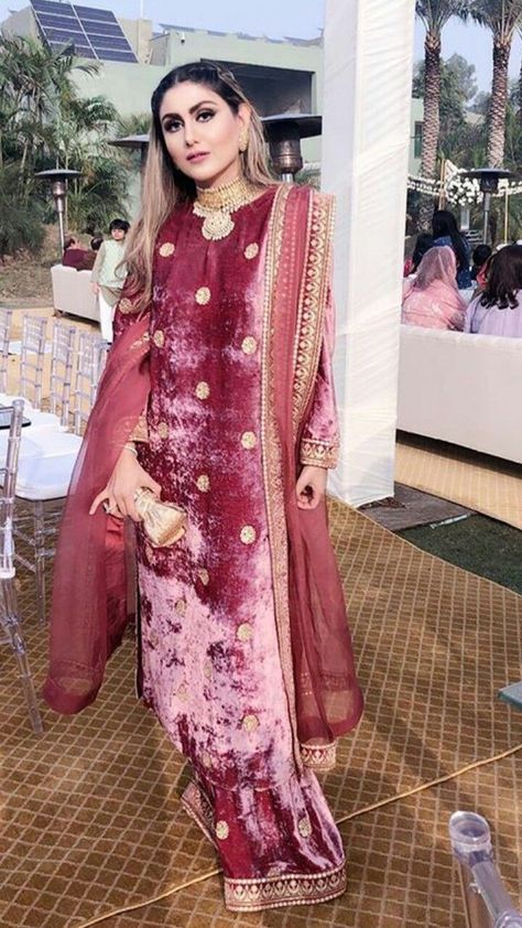 Sabyasachi Velvet Suits, Velvet Dresses Outfit, Velvet Suit Design, Indian Outfits Lehenga, Velvet Dress Designs, Pakistani Dresses Casual, Pakistani Fashion Party Wear, Velvet Clothes, Velvet Suit