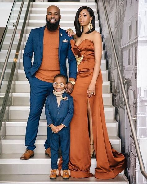 Fall Family Photo Outfits, Family Photoshoot Outfits, Family Picture Outfits, Fall Family Photos, Black Families, Family Photo Outfits, Picture Outfits, Family Fashion, Shooting Photo